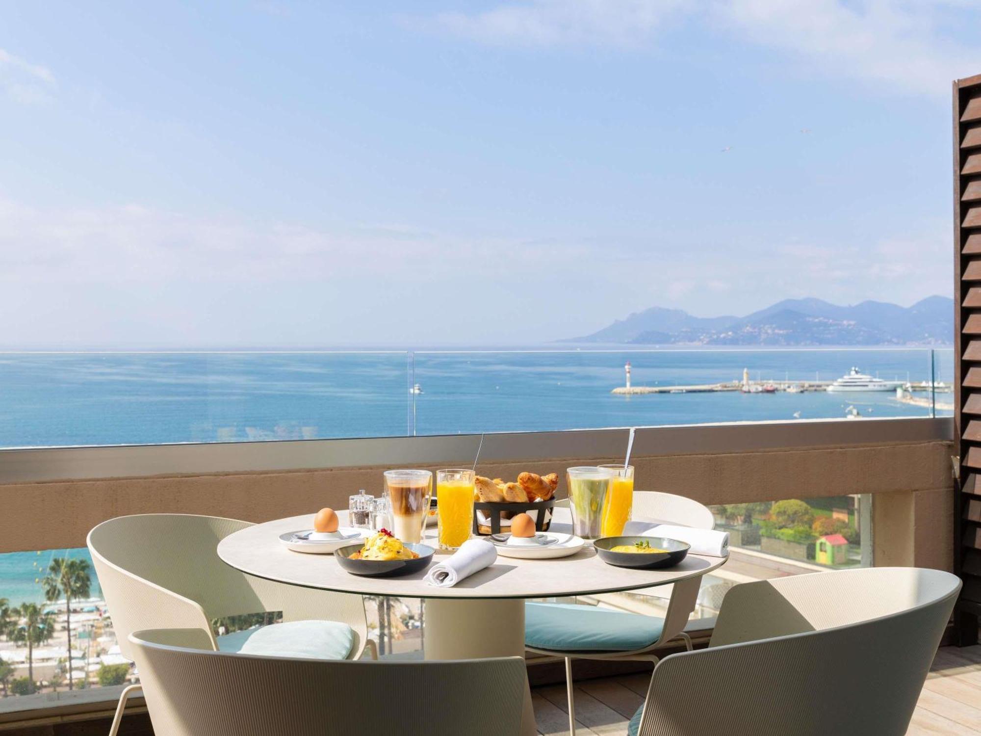 Signature Suite Terrace Sea View